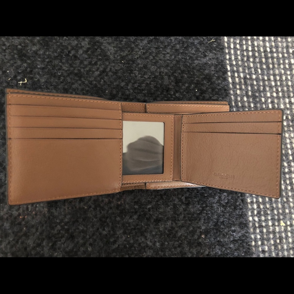 New Coach wallet with smaller interior wallet - Picture 4 of 5